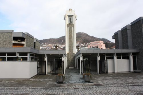 Bergen, Møllendal krematorium, inngang til kapeller
