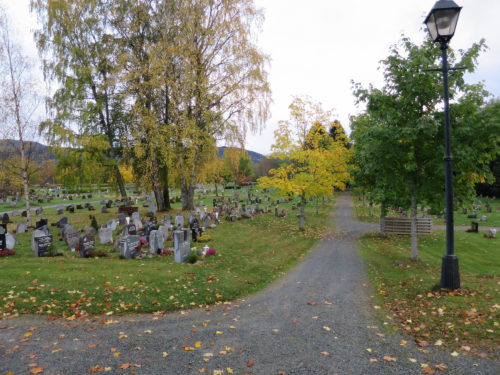 Fra kurs i admiistrasjon av gravplasser i oktober 2020 i Stjørdal. Her på befaring til Værnes kirkegård
