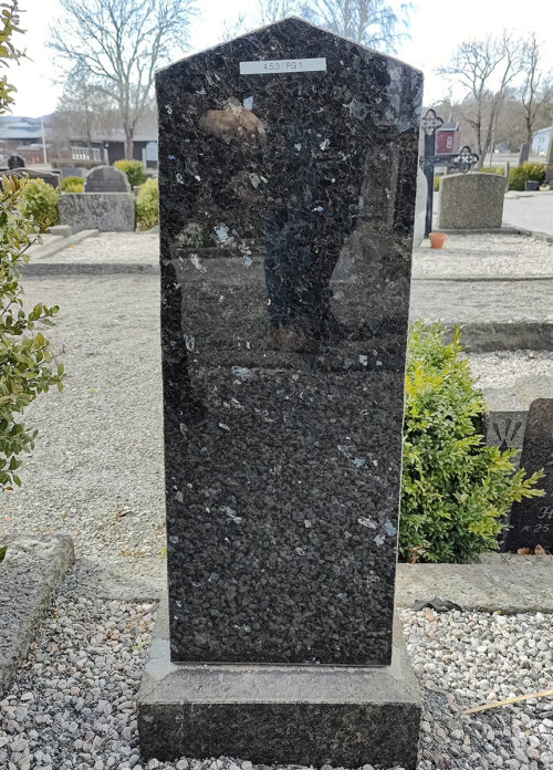 2024 Larvik praktisk drift 11 befaring på Tjølling kirkegård -nedslipt stein klargjort til minnelund