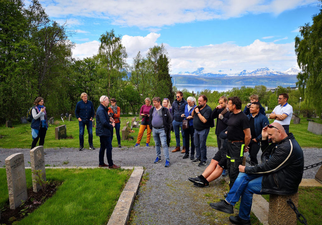 Kurs i praktisk gravplassdift i Narvik I 2019 samlet vi oss til kurs i praktisk gravplassdrift i Narvik. Vakre gravplasser, vakker natur og hyggelige folk!
